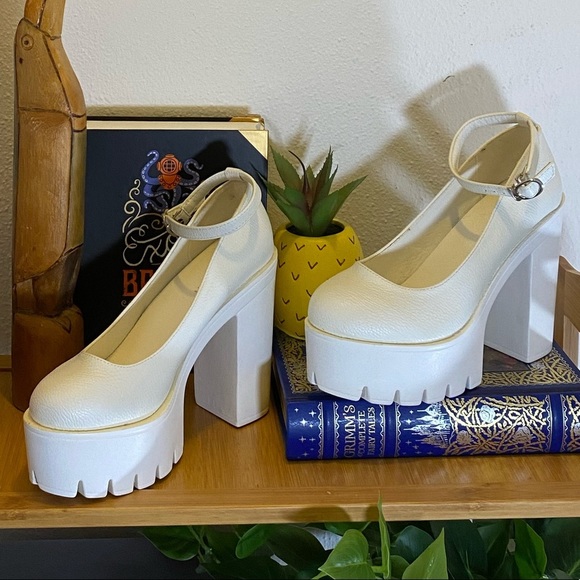 White Platform Shoes Size 9/9.5 - Picture 4 of 6